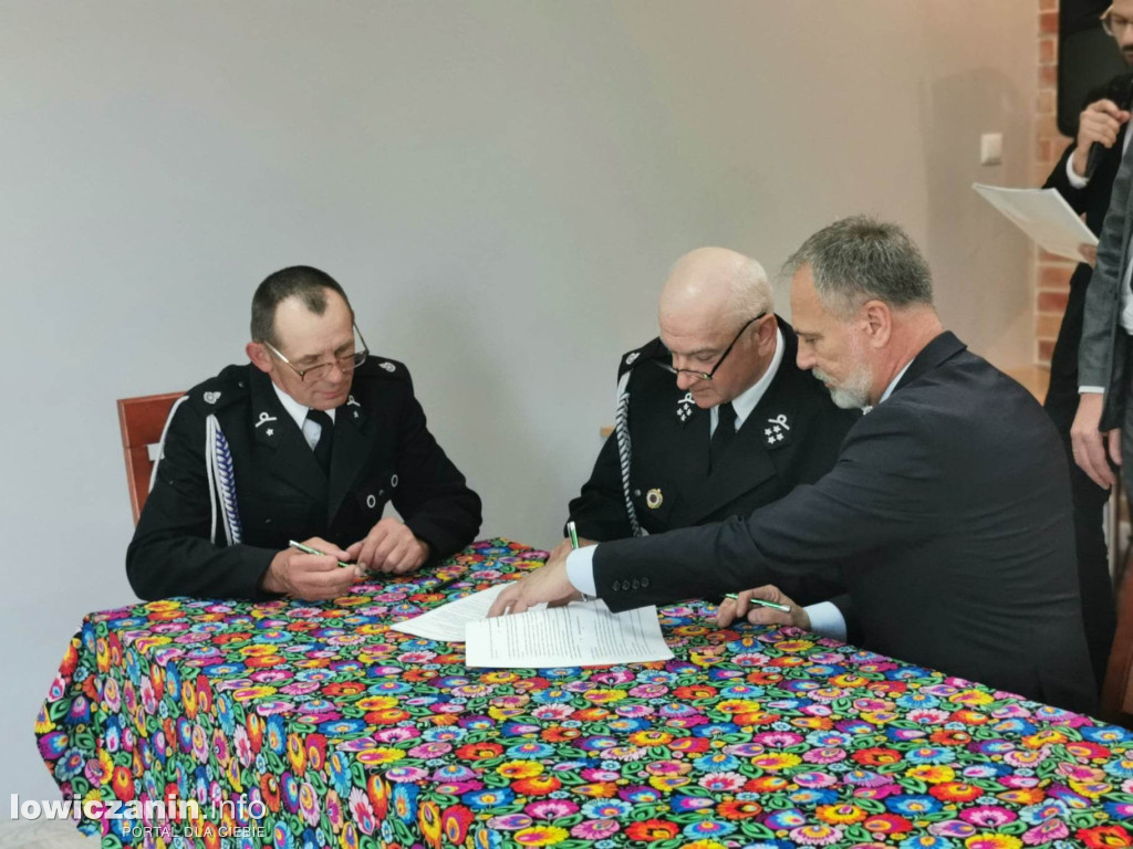 Wręczenie umów dla OSP na zakup sprzętu