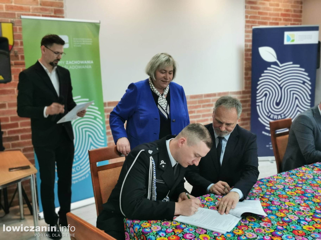Wręczenie umów dla OSP na zakup sprzętu