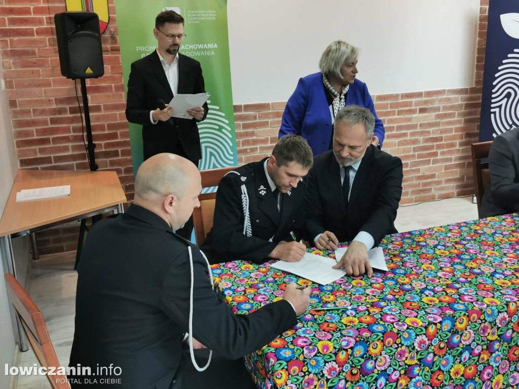 Wręczenie umów dla OSP na zakup sprzętu