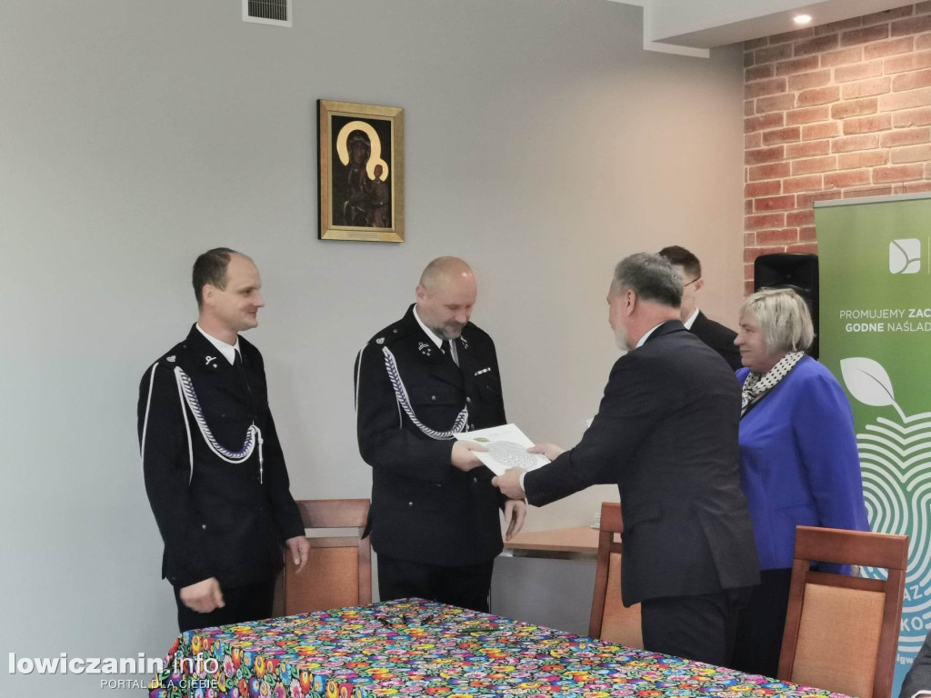 Wręczenie umów dla OSP na zakup sprzętu