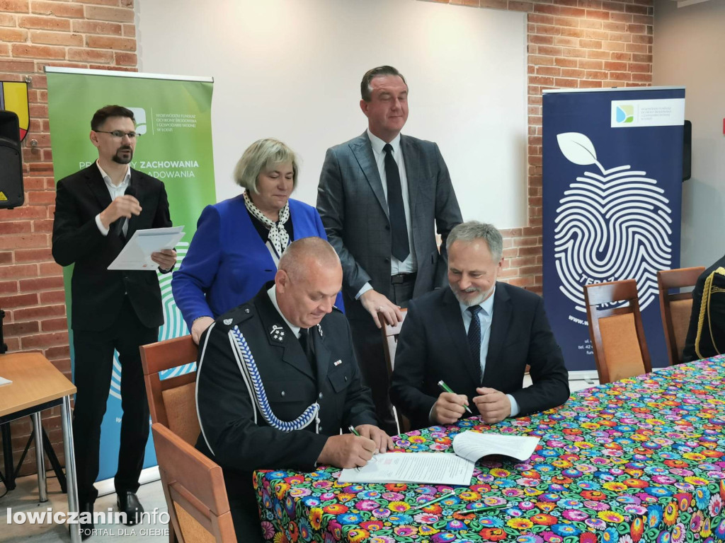 Wręczenie umów dla OSP na zakup sprzętu
