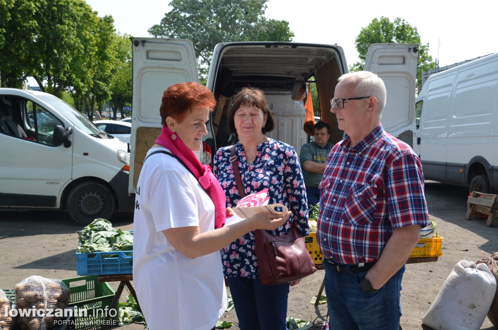 Badamy nie tylko mamy - akcja Amazonek w Łowiczu