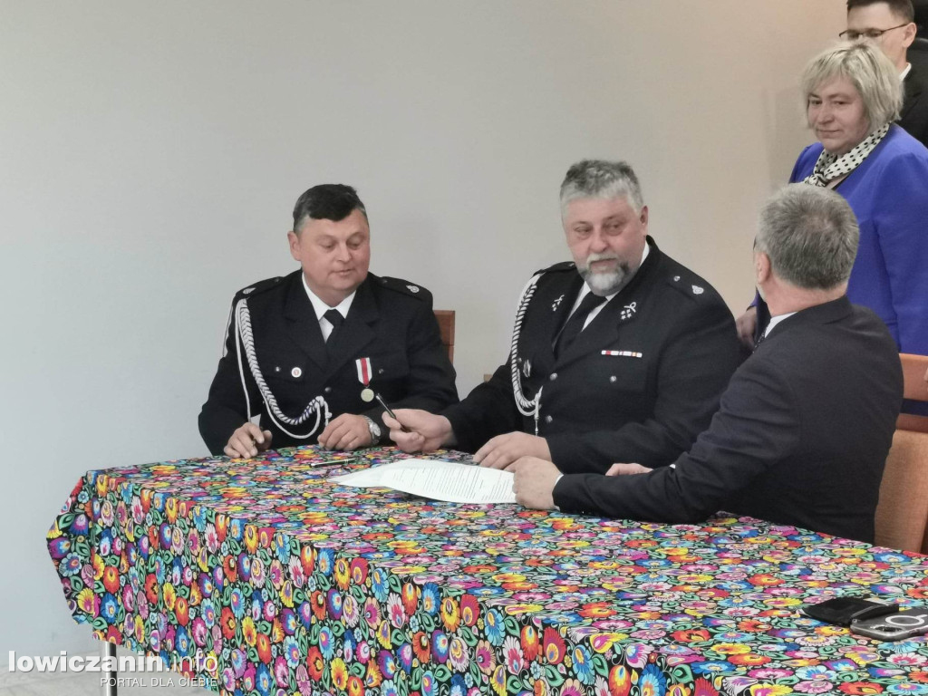 Wręczenie umów dla OSP na zakup sprzętu