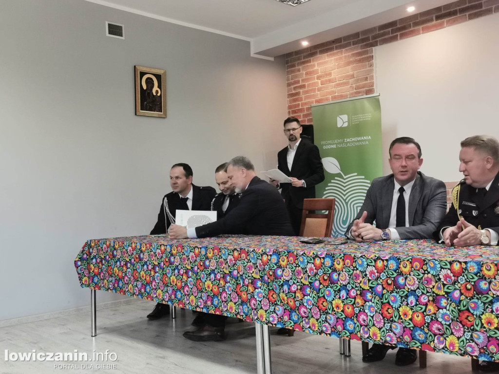 Wręczenie umów dla OSP na zakup sprzętu