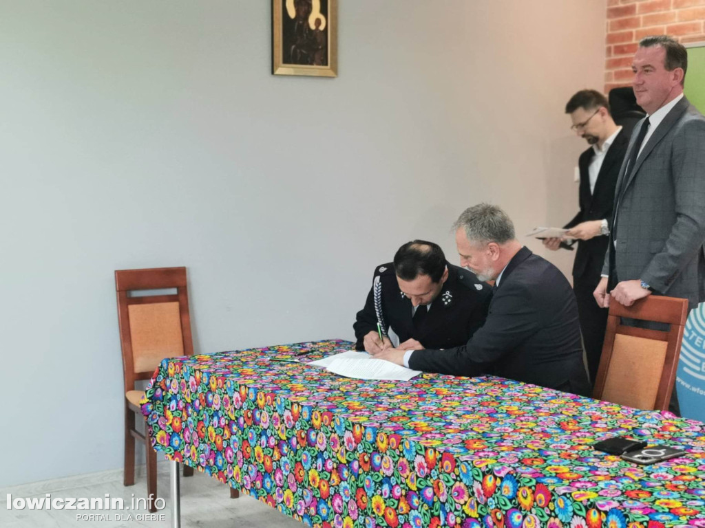 Wręczenie umów dla OSP na zakup sprzętu