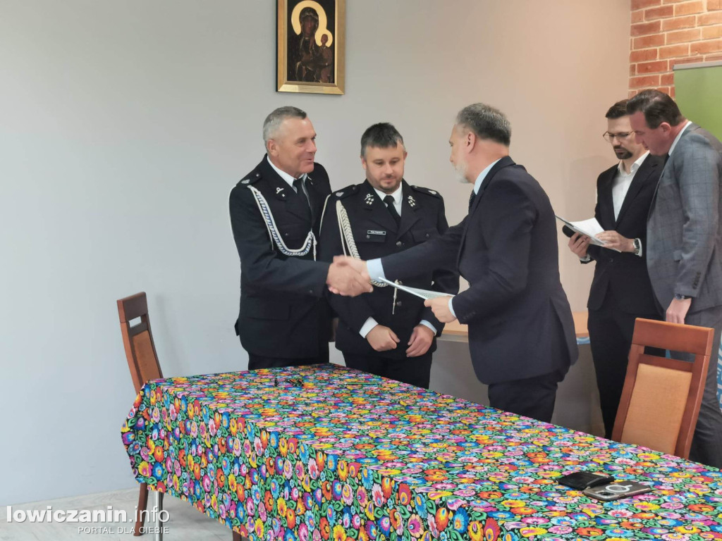 Wręczenie umów dla OSP na zakup sprzętu