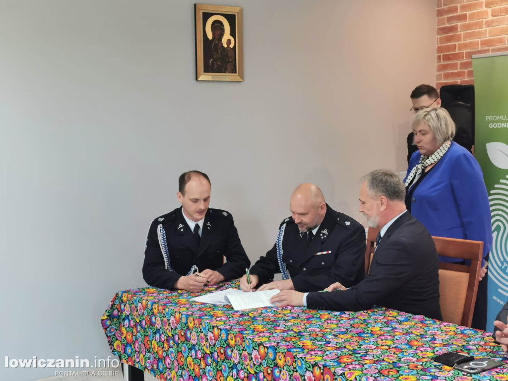 Wręczenie umów dla OSP na zakup sprzętu