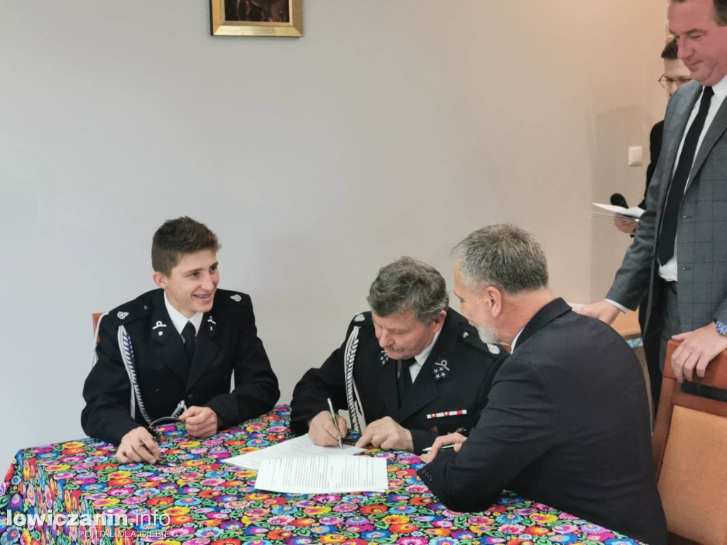 Wręczenie umów dla OSP na zakup sprzętu