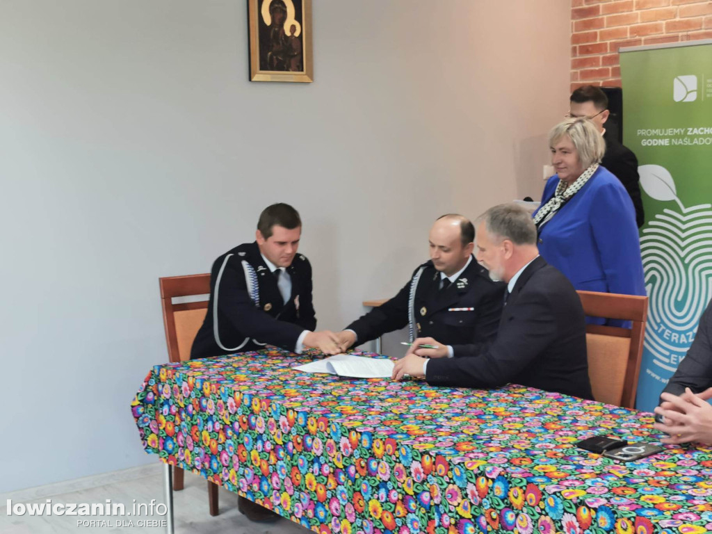 Wręczenie umów dla OSP na zakup sprzętu