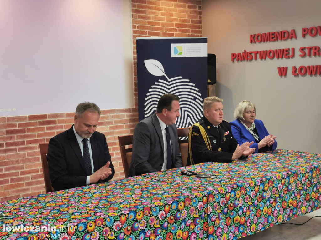 Wręczenie umów dla OSP na zakup sprzętu