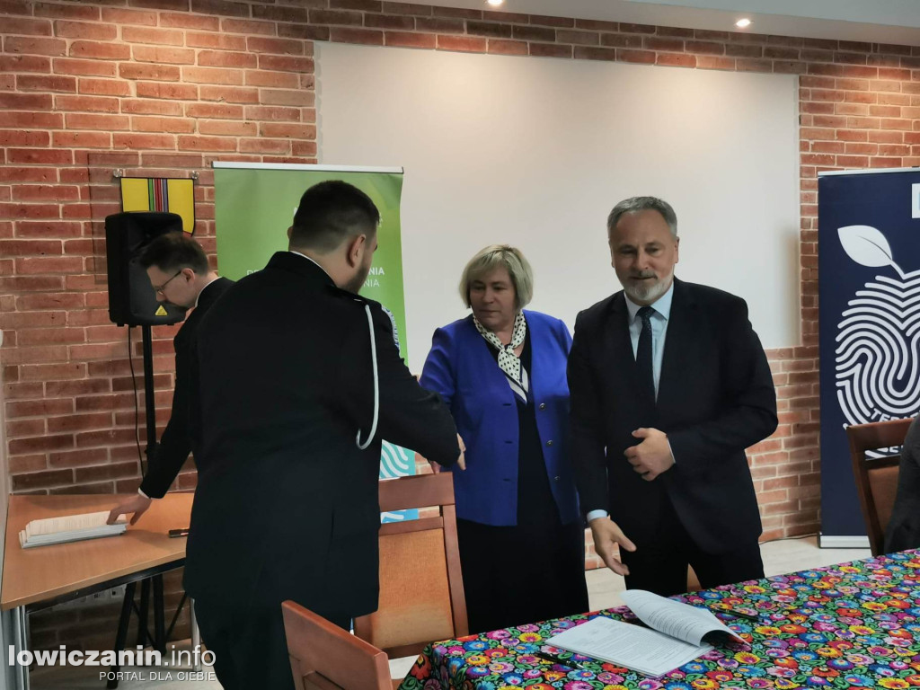 Wręczenie umów dla OSP na zakup sprzętu