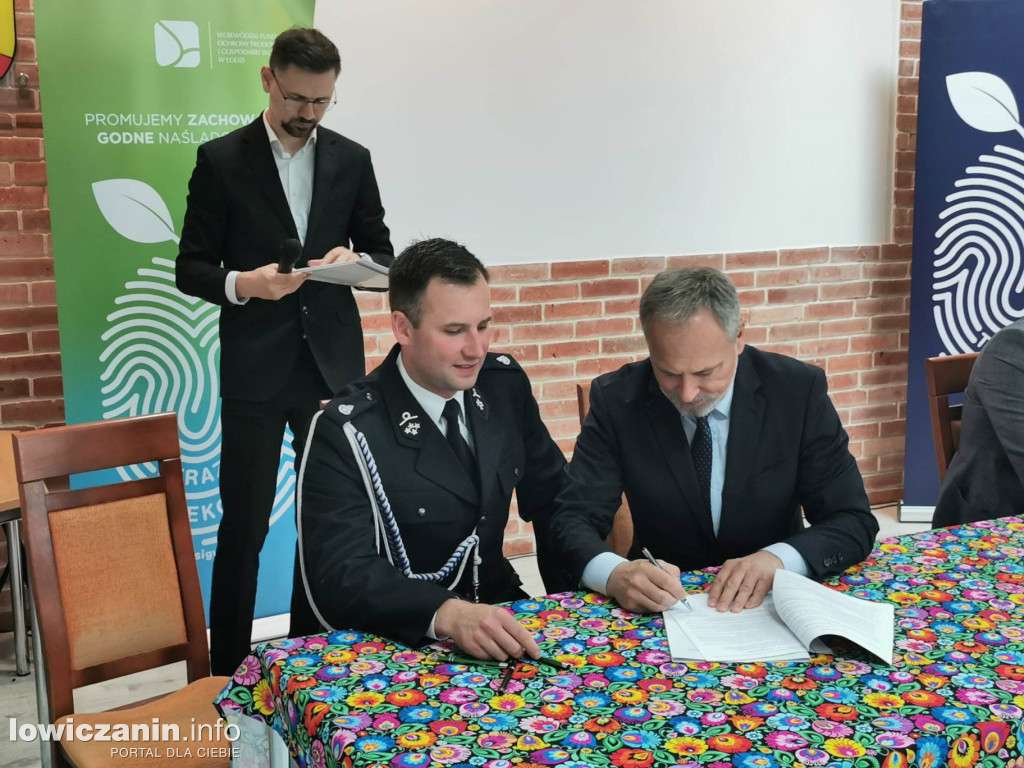 Wręczenie umów dla OSP na zakup sprzętu