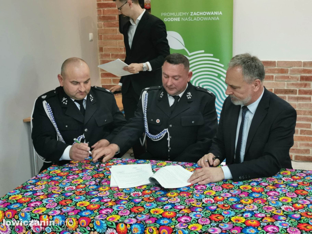 Wręczenie umów dla OSP na zakup sprzętu