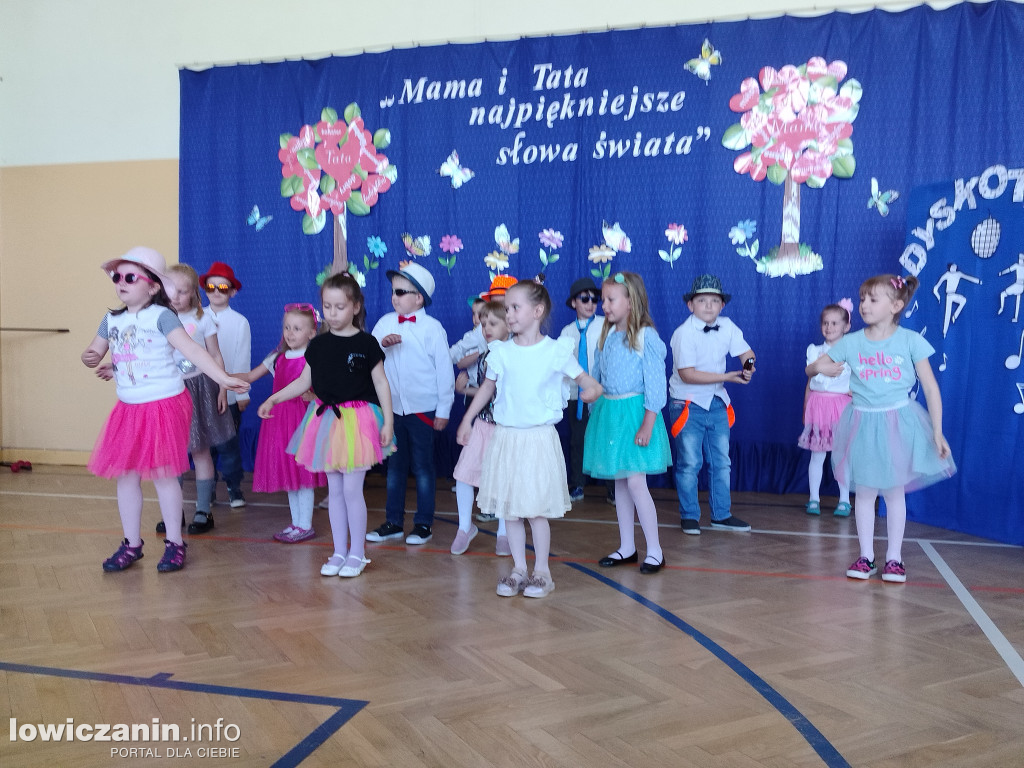 Przedszkolaki z Zielkowic okazji Dnia Mamy i Taty