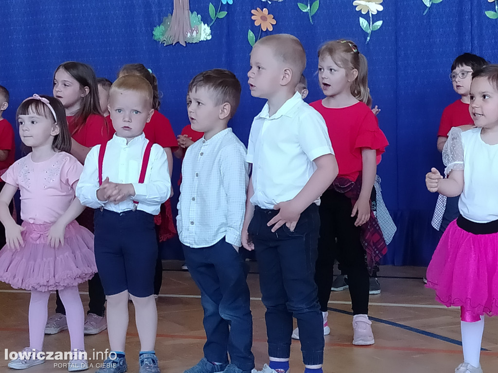 Przedszkolaki z Zielkowic okazji Dnia Mamy i Taty