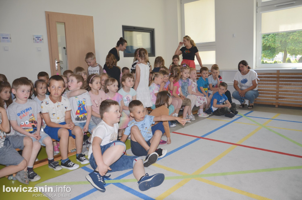 Przedstawienie na Dzień Dziecka w Kiernozi
