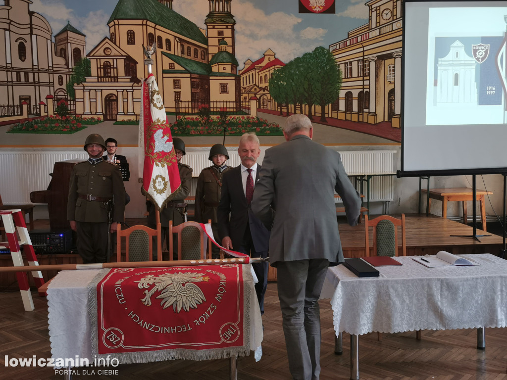 Zjazd absolwentów szkoły przy ul. Podrzecznej