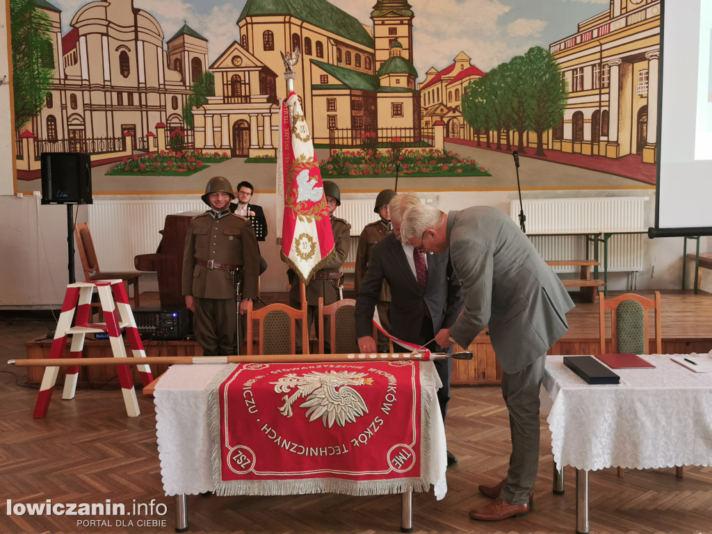 Zjazd absolwentów szkoły przy ul. Podrzecznej