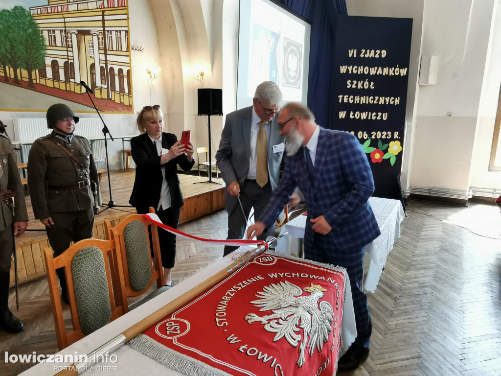 Zjazd absolwentów szkoły przy ul. Podrzecznej
