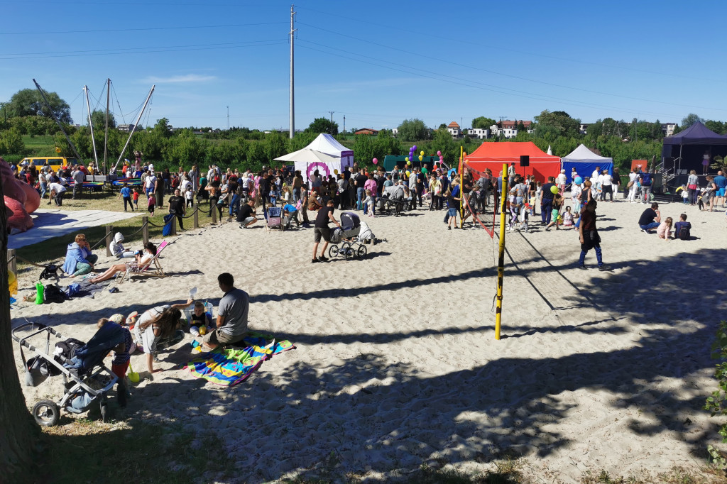 Plaża nad Bzurą jak park rozrywki