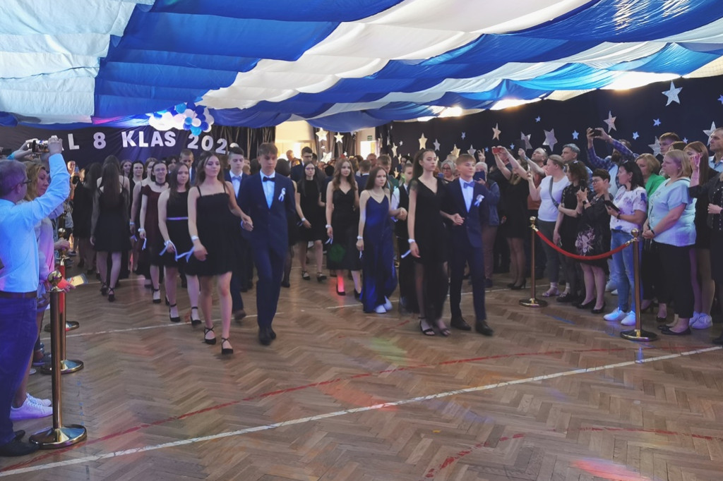 Bal klas VIII w łowickiej Jedynce