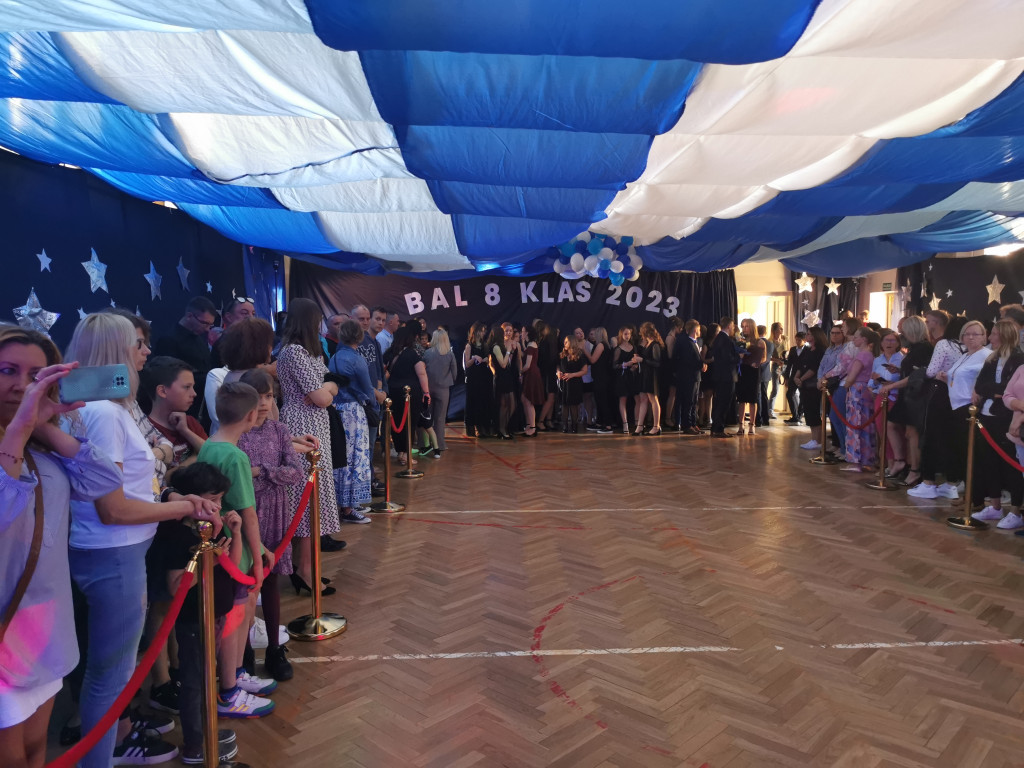 Bal klas VIII w łowickiej Jedynce