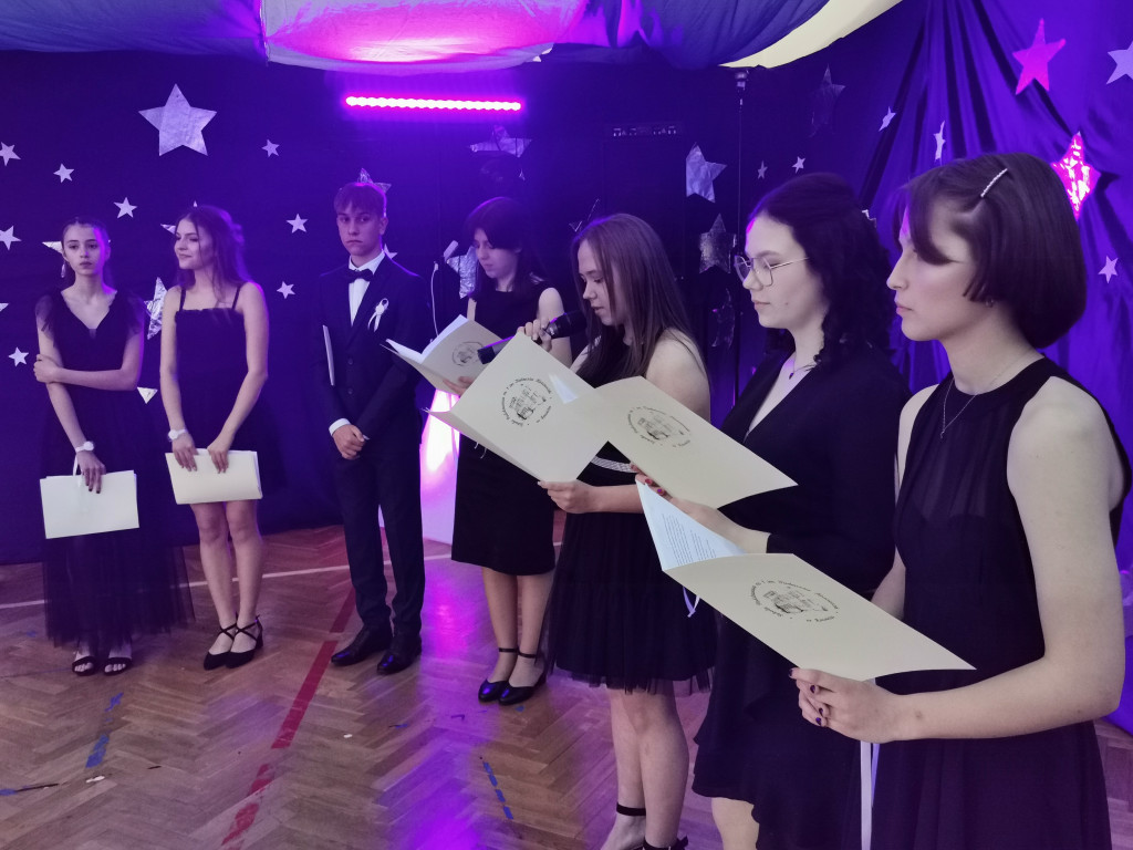 Bal klas VIII w łowickiej Jedynce