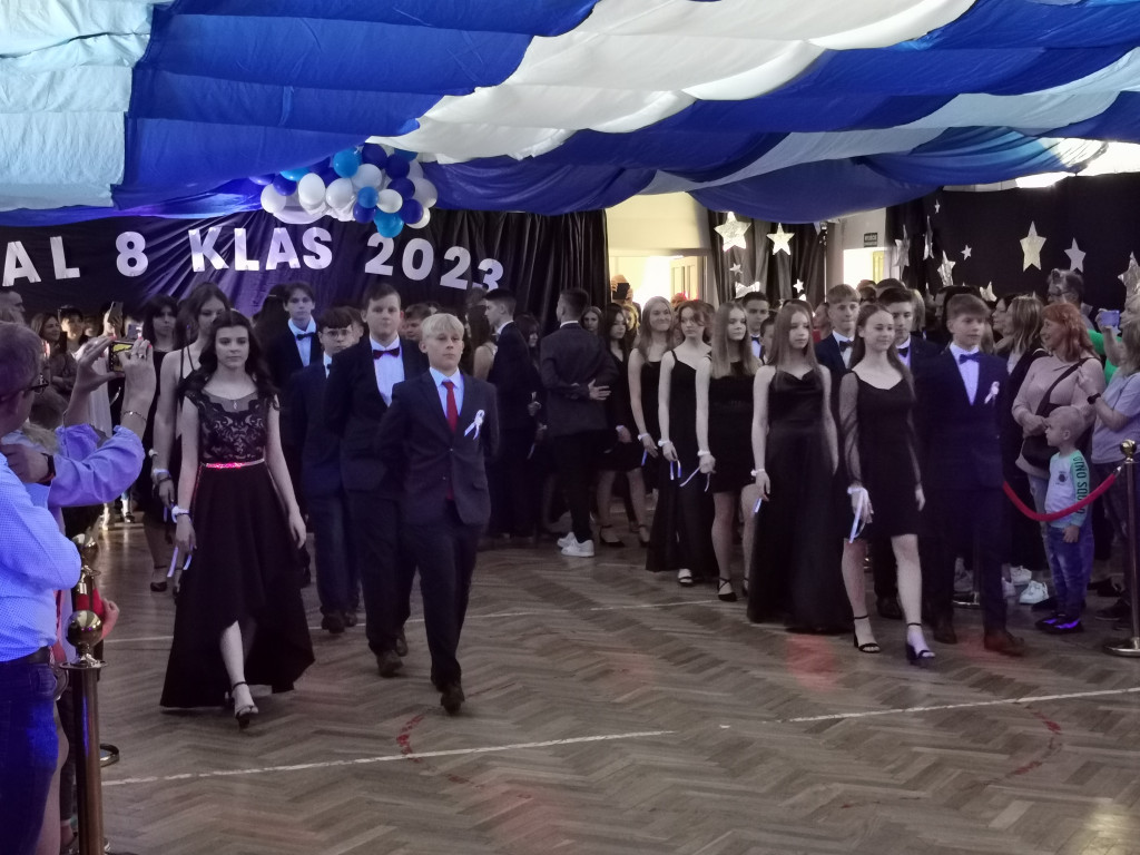 Bal klas VIII w łowickiej Jedynce