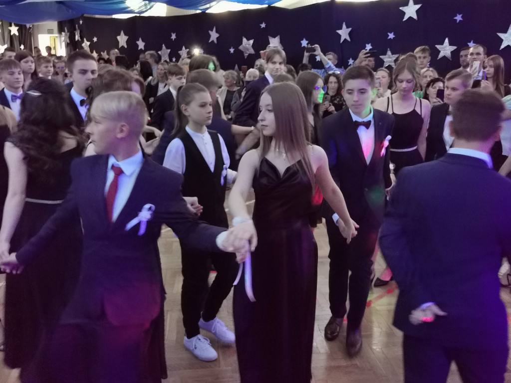Bal klas VIII w łowickiej Jedynce