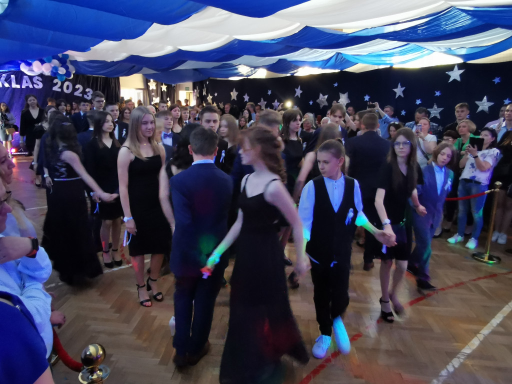 Bal klas VIII w łowickiej Jedynce