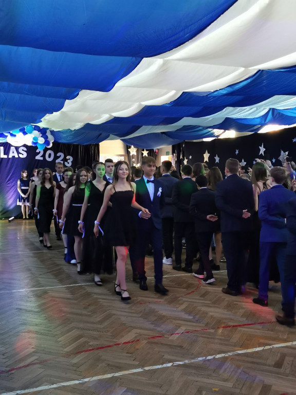 Bal klas VIII w łowickiej Jedynce