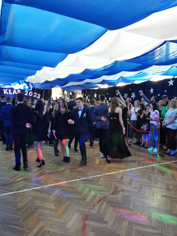 Bal klas VIII w łowickiej Jedynce