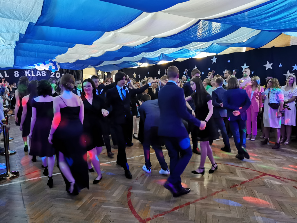 Bal klas VIII w łowickiej Jedynce