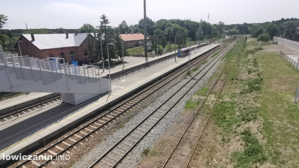 Otwarto kładki nad torami w Głównie i Strykowie