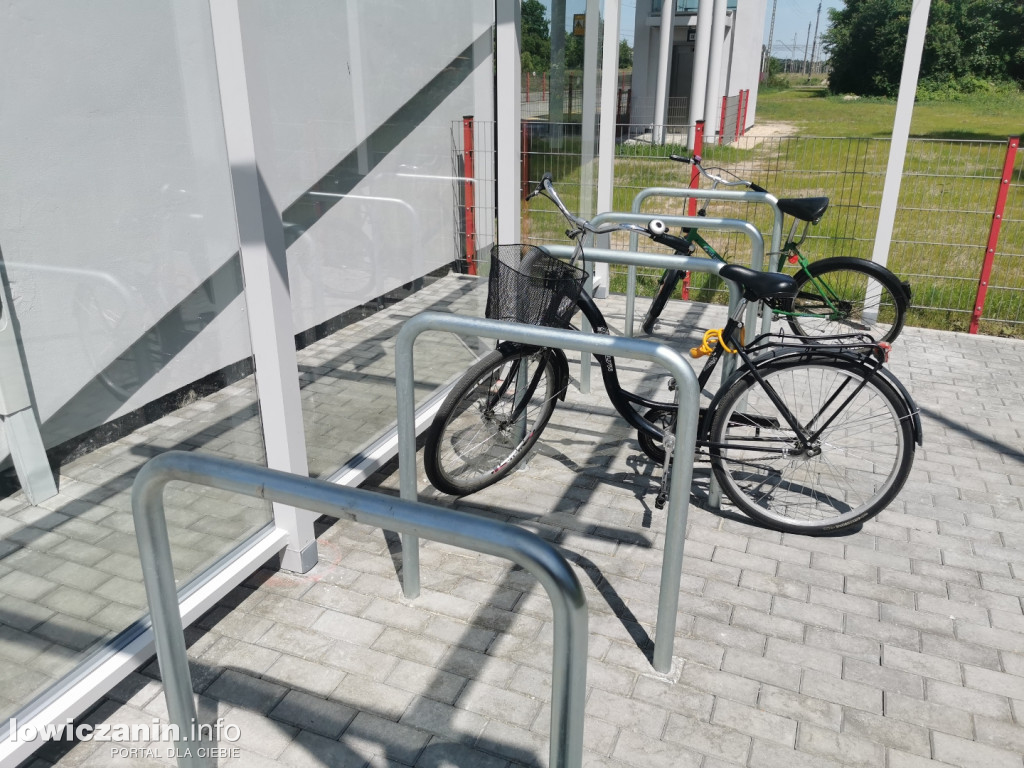 Otwarto kładki nad torami w Głównie i Strykowie