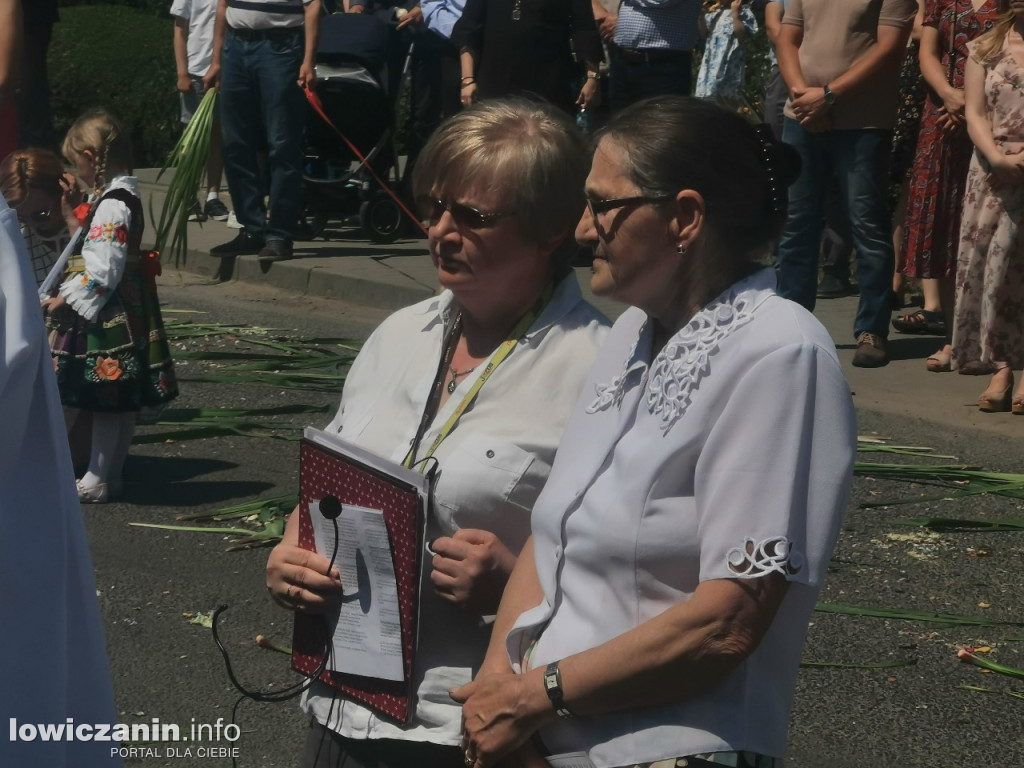 Po tataraku. Procesja Bożego Ciała w Złakowie