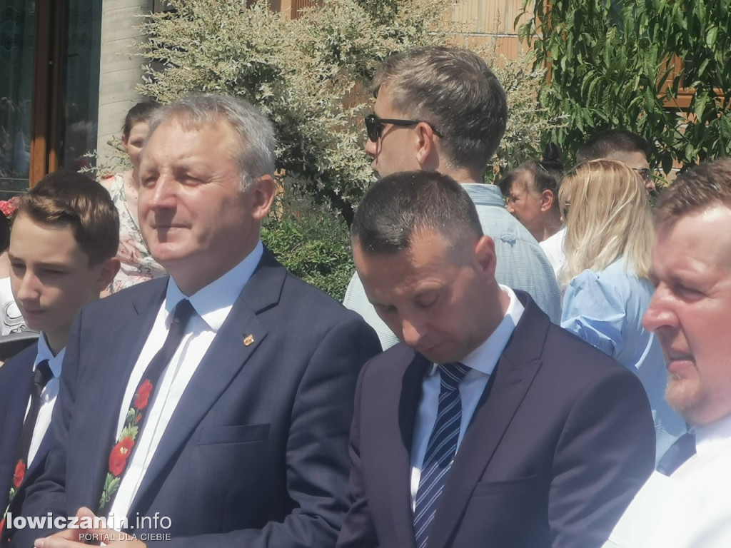Po tataraku. Procesja Bożego Ciała w Złakowie