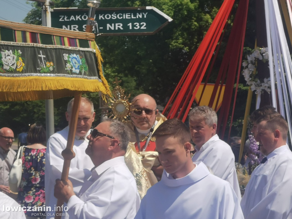Po tataraku. Procesja Bożego Ciała w Złakowie