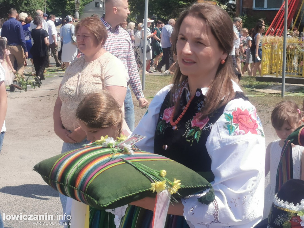 Po tataraku. Procesja Bożego Ciała w Złakowie