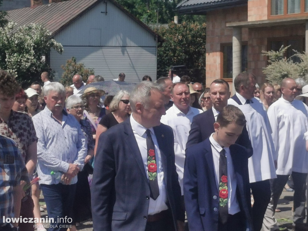 Po tataraku. Procesja Bożego Ciała w Złakowie