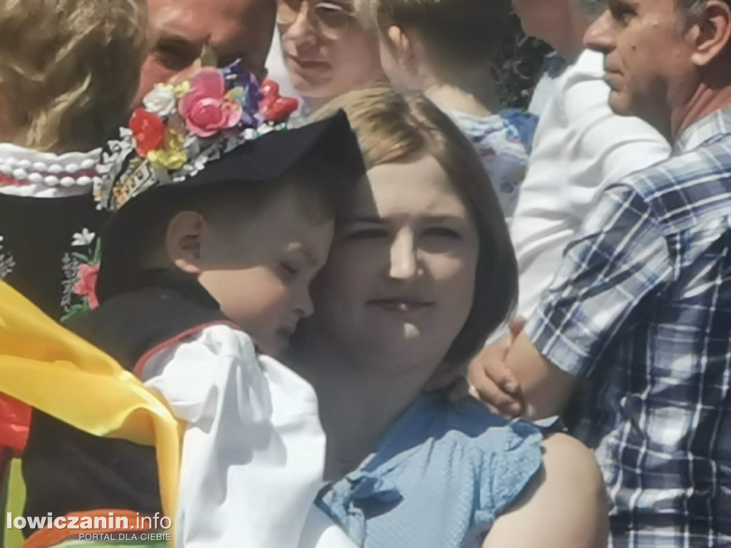 Po tataraku. Procesja Bożego Ciała w Złakowie