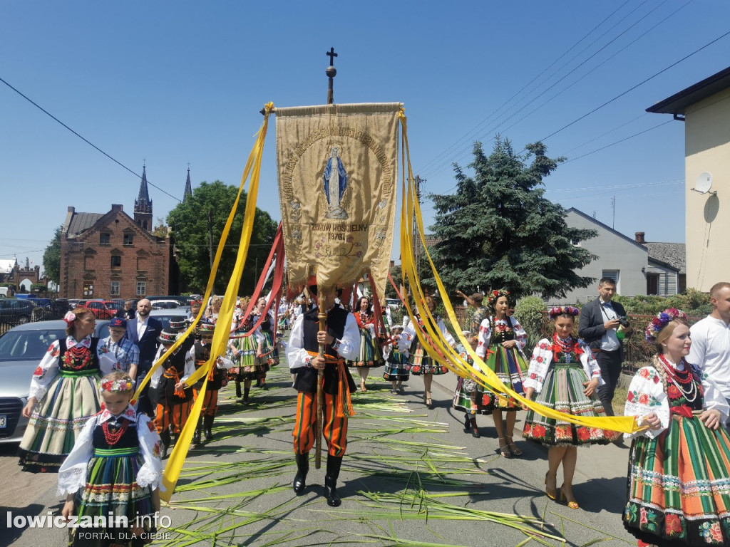 Po tataraku. Procesja Bożego Ciała w Złakowie