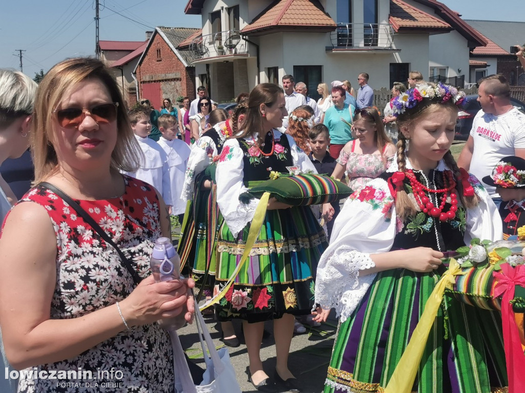 Po tataraku. Procesja Bożego Ciała w Złakowie