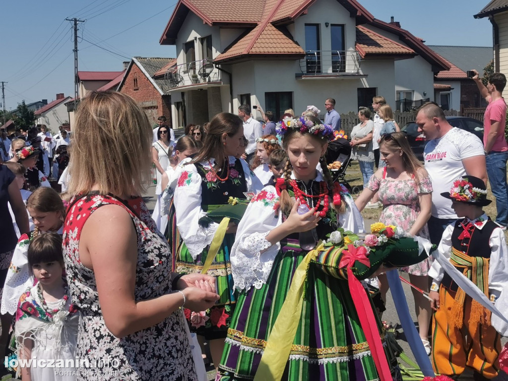 Po tataraku. Procesja Bożego Ciała w Złakowie