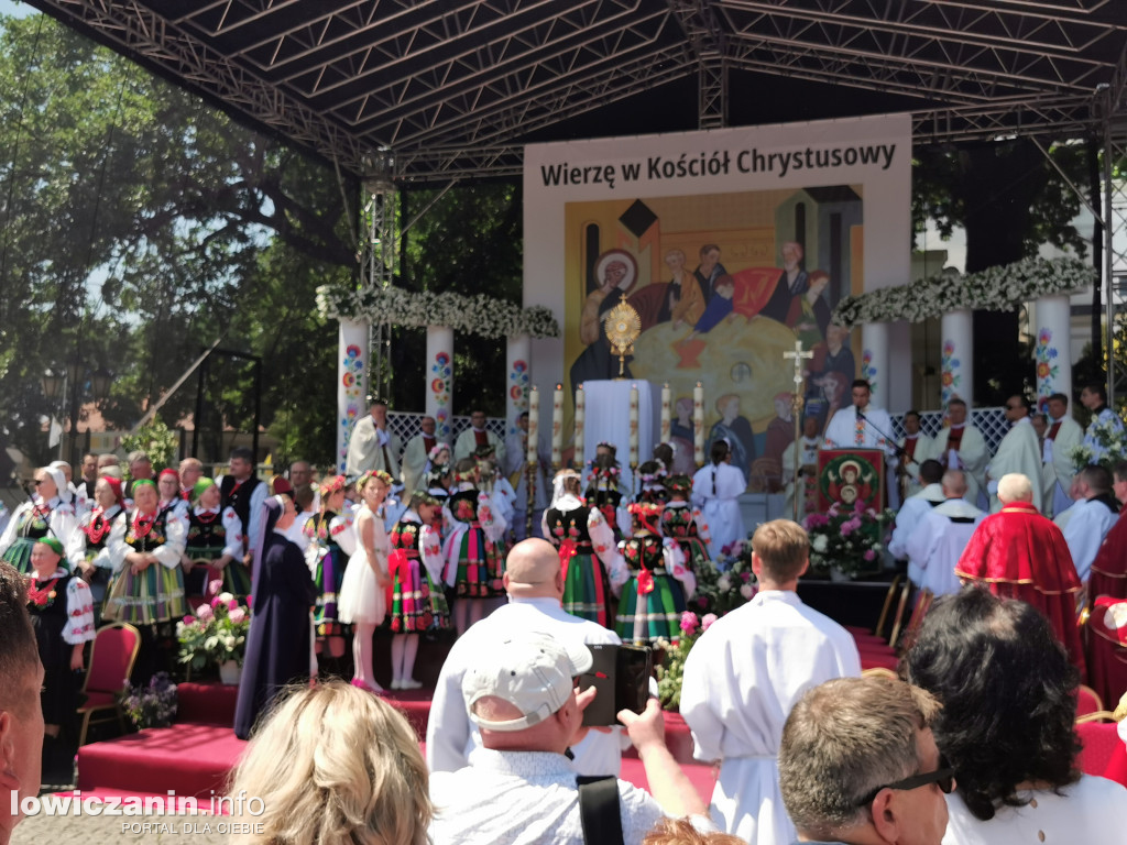 Uroczysta procesja w Boże Ciało w Łowiczu