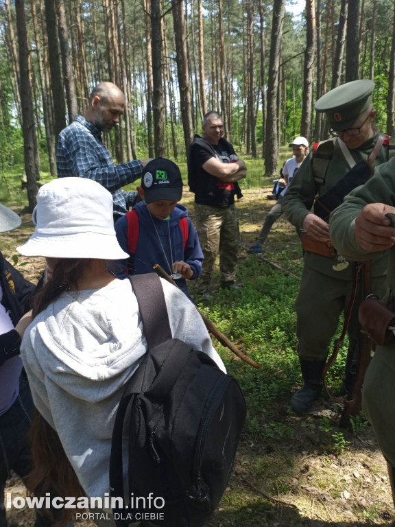 SP w Mastkach na plenerowej lekcji historii.