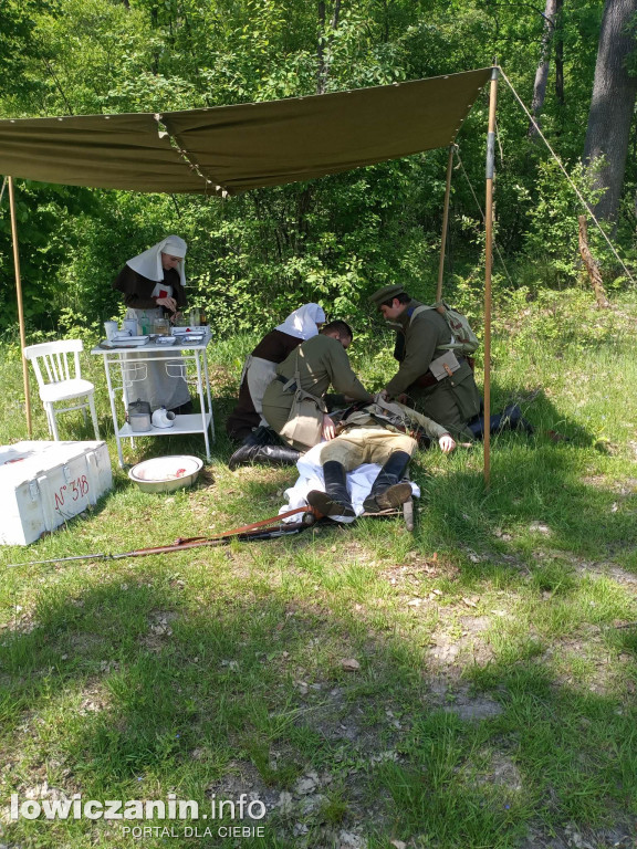 SP w Mastkach na plenerowej lekcji historii.