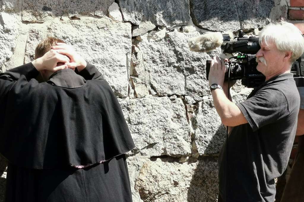 Na planie zdjęciowym filmu o ks. Bolesławie Stefańskim