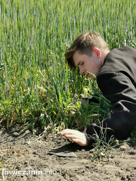 Na planie zdjęciowym filmu o ks. Bolesławie Stefańskim