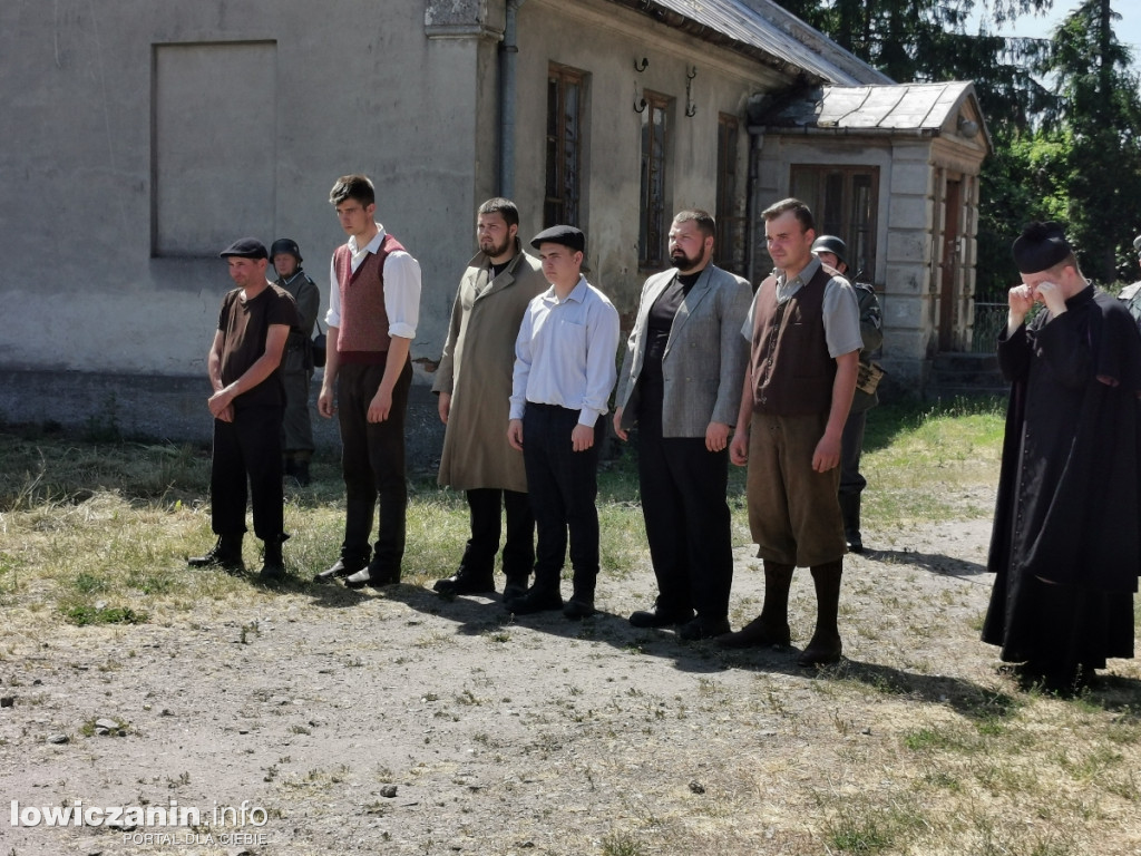 Na planie zdjęciowym filmu o ks. Bolesławie Stefańskim